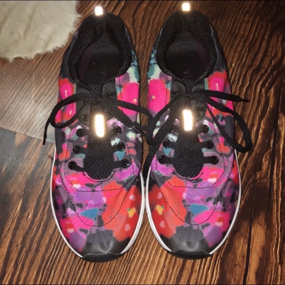 Vionic sneaker. Arch support, great 4 problem feet